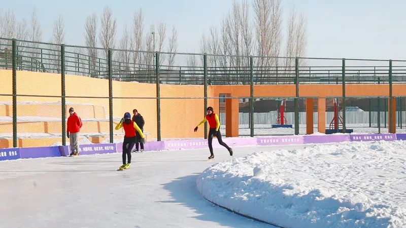 趣味冰雪运动安全指南：快乐无忧的冬季畅玩(图1)