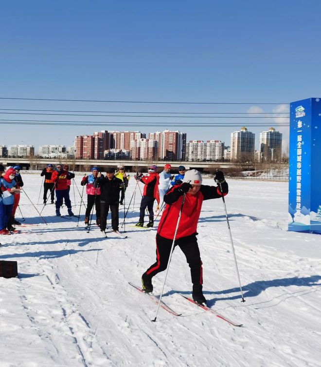 5公里冰雪挑战呼伦贝尔城市越野滑雪赛超精彩(图3)