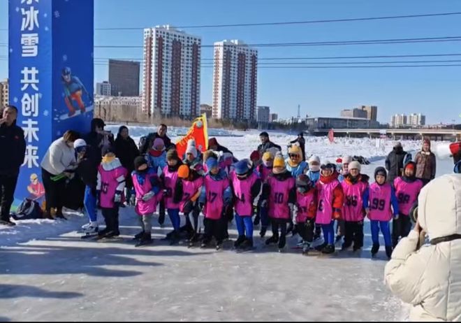 5公里冰雪挑战呼伦贝尔城市越野滑雪赛超精彩(图2)