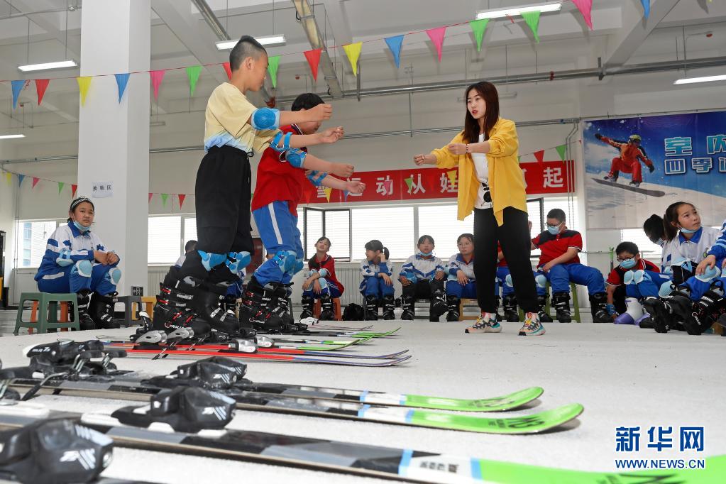 张家口：打造国家冰雪运动装备生产基地