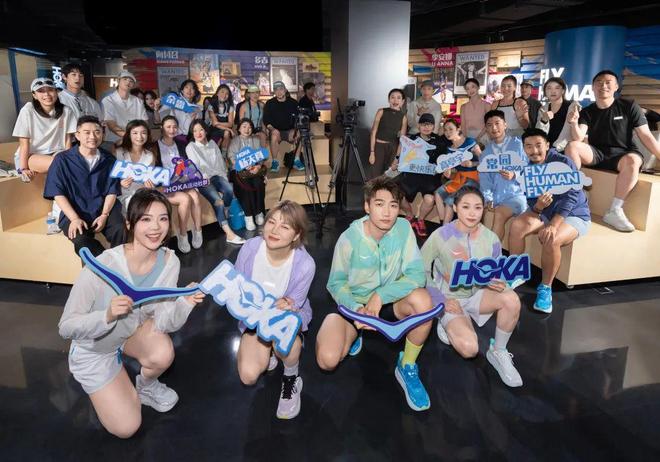 向付召、高亭宇领衔！众多跑者齐聚HOKA首家品牌体验中心解锁HOKA LAB