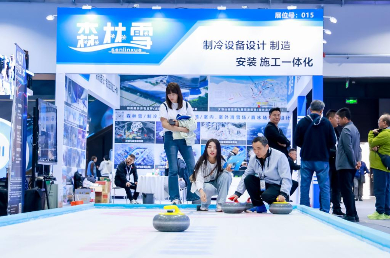 高德康出席企业家年会太阳岛上唱响冰雪之歌